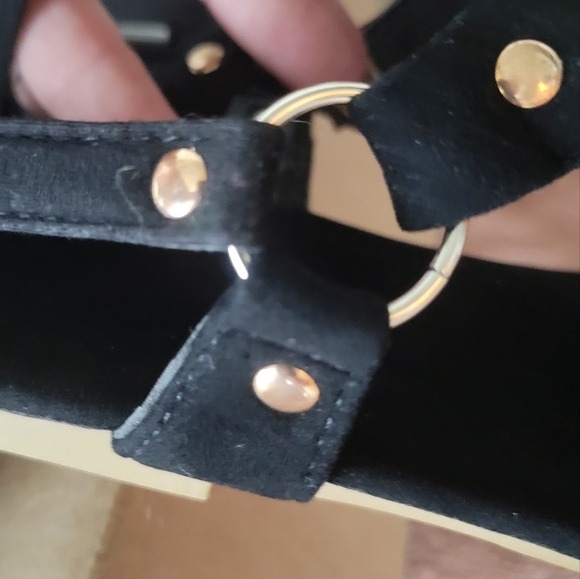 New lady's black soft leather sandle - Picture 2 of 6